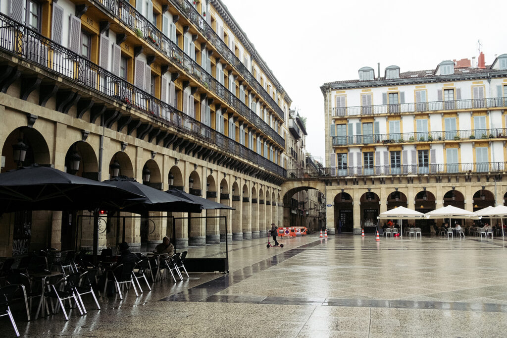 Dos arrestados en la Parte Vieja donostiarra por tocamientos 10 Plaza de la Constitución