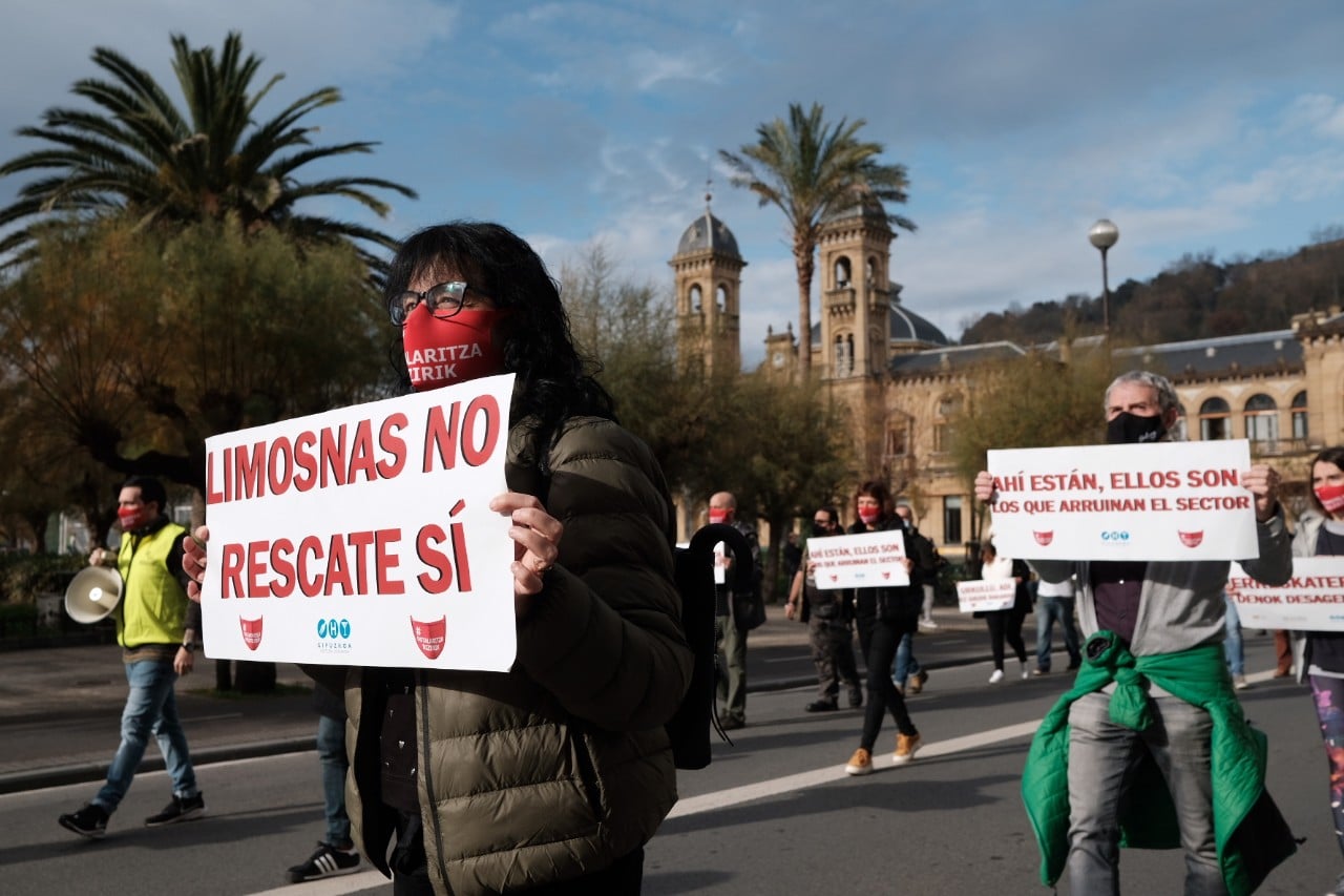 La hostelería clama en Donostia: "Limosnas no, rescate sí" 4 La hostelería clama en Donostia: "Limosnas no, rescate sí"