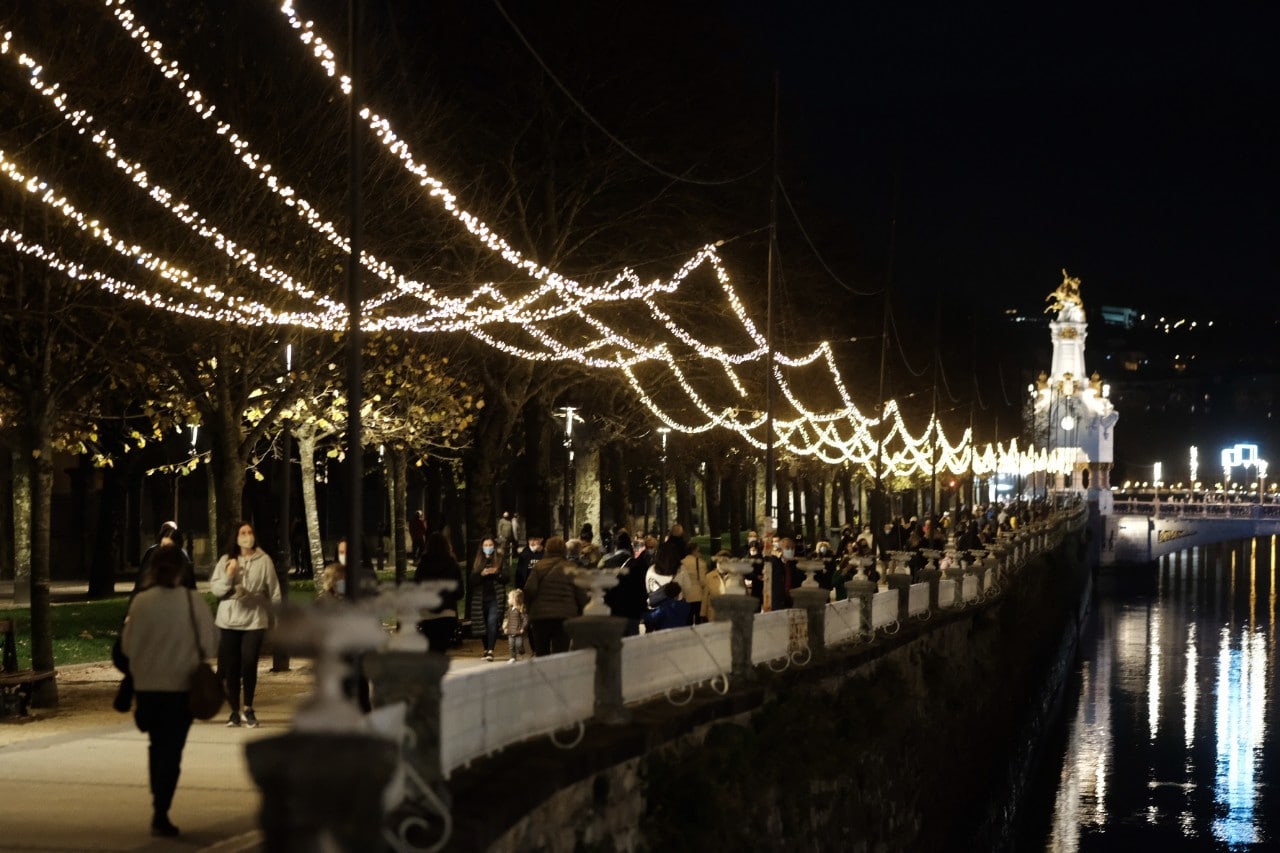 Donostia se ilumina en su Navidad menos alegre 11 Donostia se ilumina en su Navidad menos alegre
