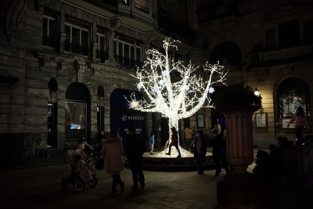 Donostia se ilumina en su Navidad menos alegre 12 Donostia se ilumina en su Navidad menos alegre