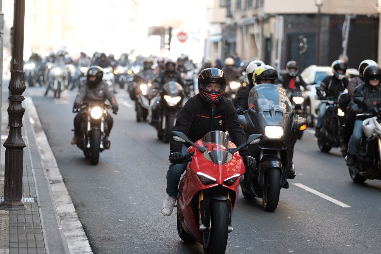 Un millar de moteros reivindica en Donostia poder circular dentro de Gipuzkoa 3 Un millar de moteros reivindica en Donostia poder circular dentro de Gipuzkoa