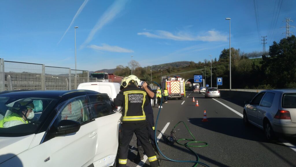 accidente A15 Cuatro heridos en dos accidentes en la A-15, uno entre seis vehículos