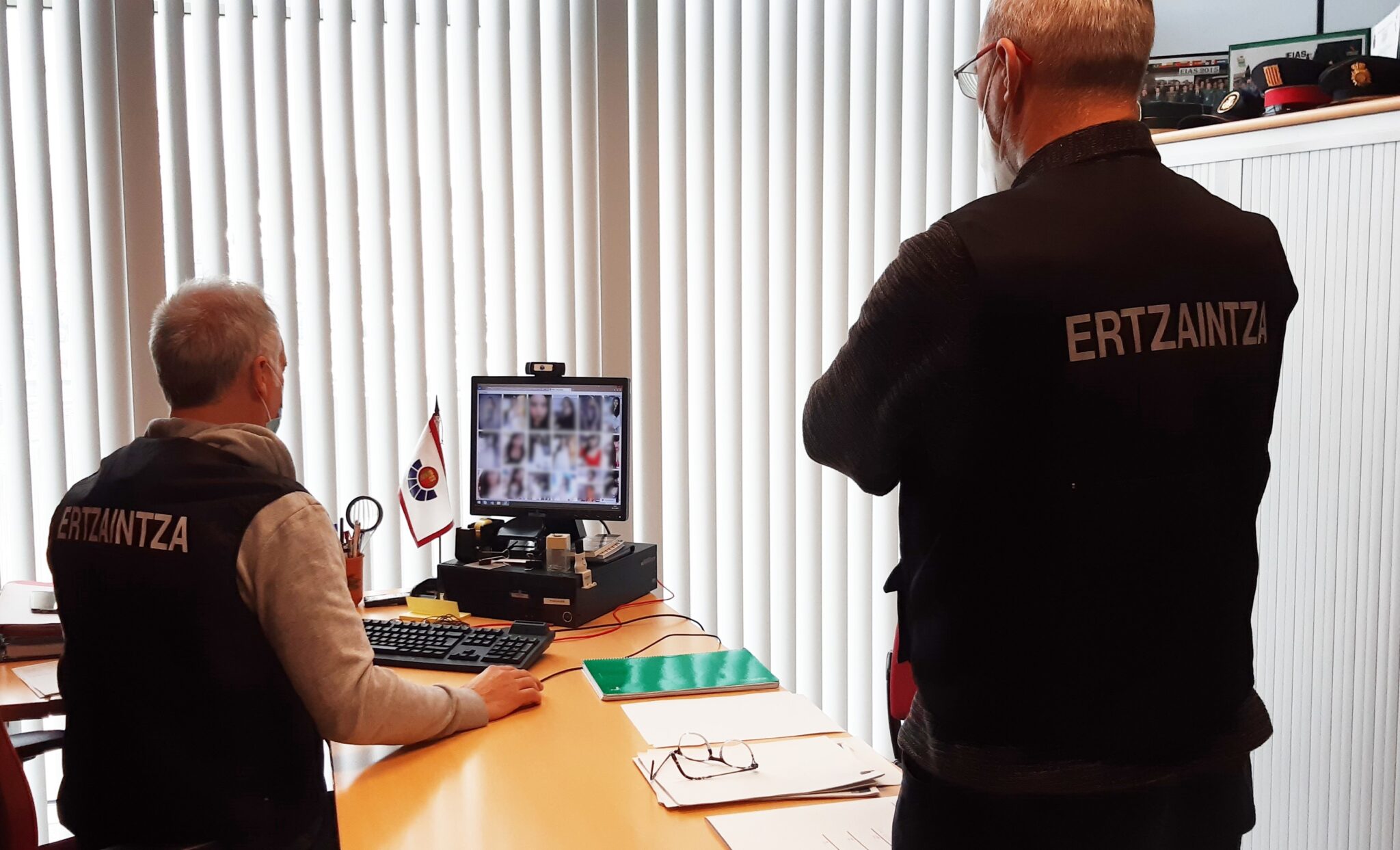 La Ertzaintza identifica a tres hombres que organizaban sesiones de porno on line con menores de Gipuzkoa y Araba 1 pornografía