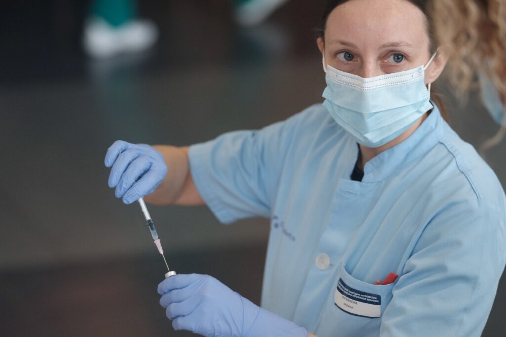 Euskadi recibe una nueva remesa de vacunas de Pfizer con 15.600 dosis 2 Covid-19 vacuna Osakidetza