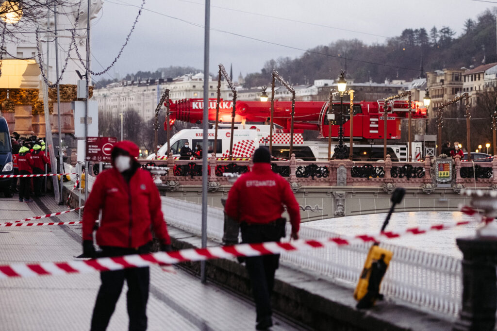 DSCF6688 Rescatan el cadáver del ertzaina caído con su coche al Urumea