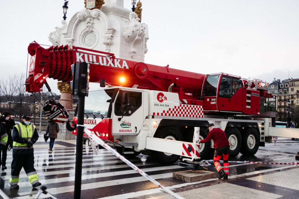 DSCF6716 Rescatan el cadáver del ertzaina caído con su coche al Urumea