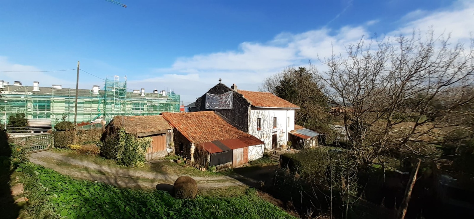 IMG 20201204 WA0003 Más voces contra el derribo del caserío Txanpuene