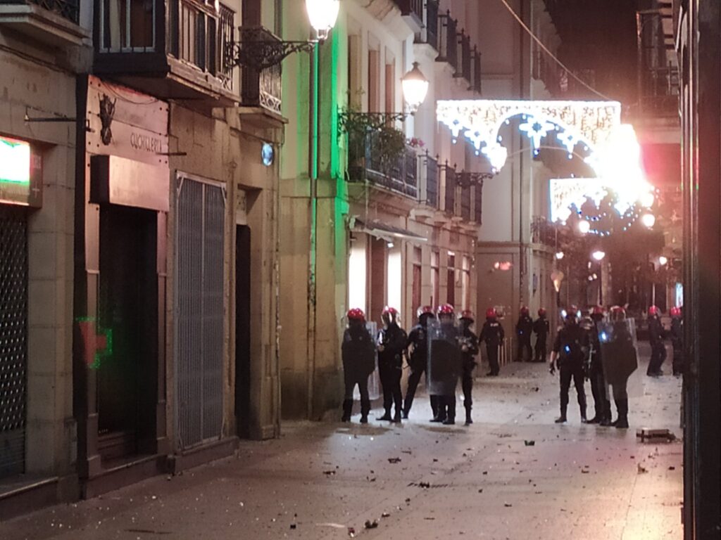 Piztu viejo Incidentes y dos detenidos durante la manifestación en la Parte Vieja