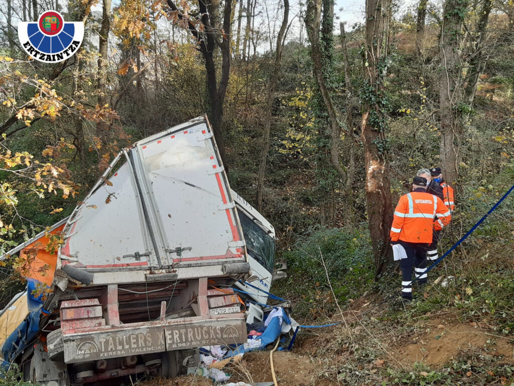 camion Andoain Al menos un fallecido en el incendio de un camión en la A-15 (Andoain)