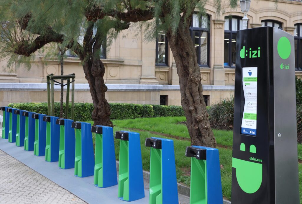 El nuevo Dbizi se estrenará el viernes con 46 estaciones, 120 bicis eléctricas y 317 mecánicas 18 dbizi ayto El nuevo Dbizi se estrenará el viernes con 46 estaciones, 120 bicis eléctricas y 317 mecánicas