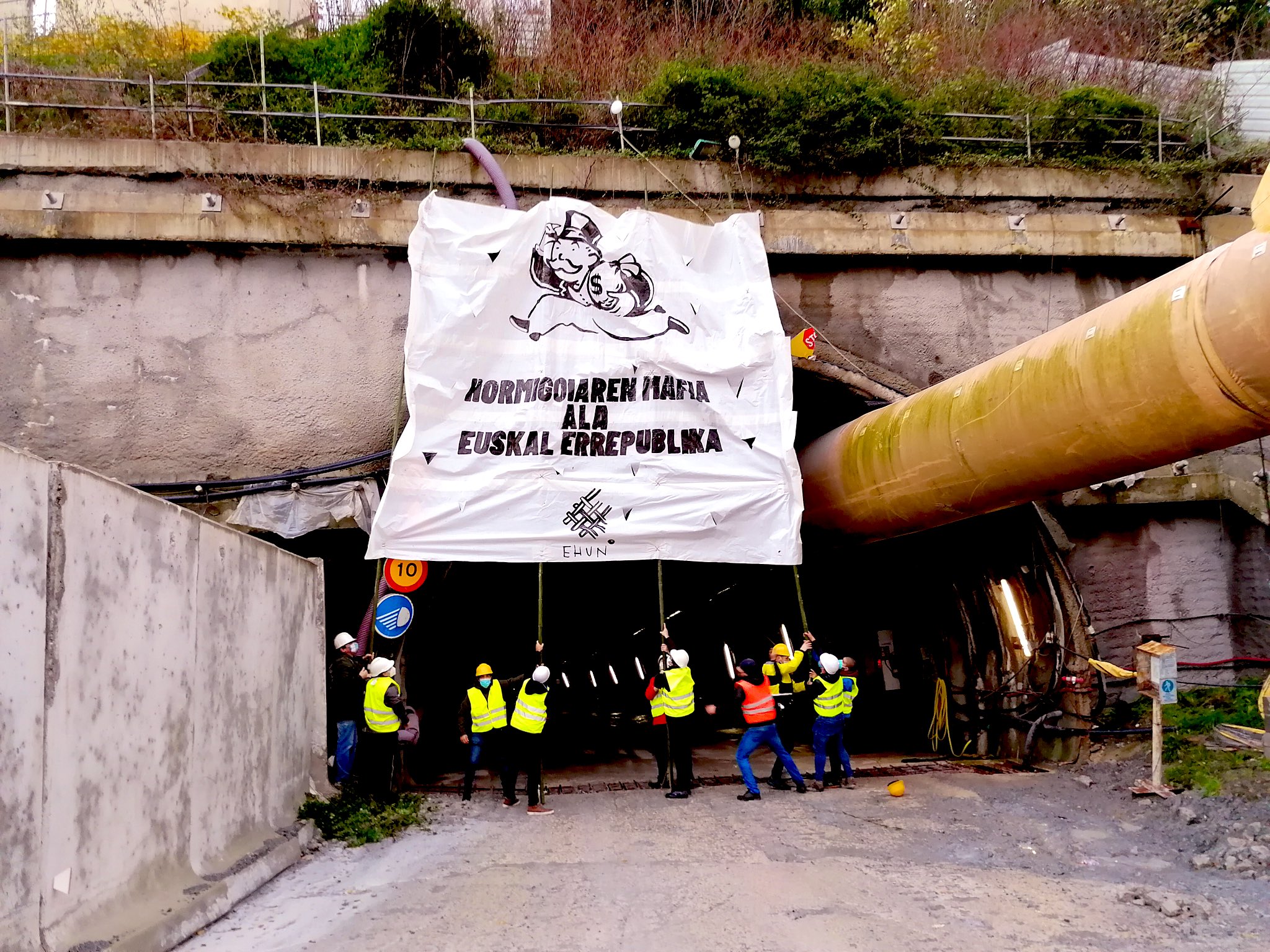 Ehun tapa las bocas del Metro en Donostia "porque no responde a necesidades reales" 1 ehun Ehun tapa las bocas del Metro en Donostia "porque no responde a necesidades reales"
