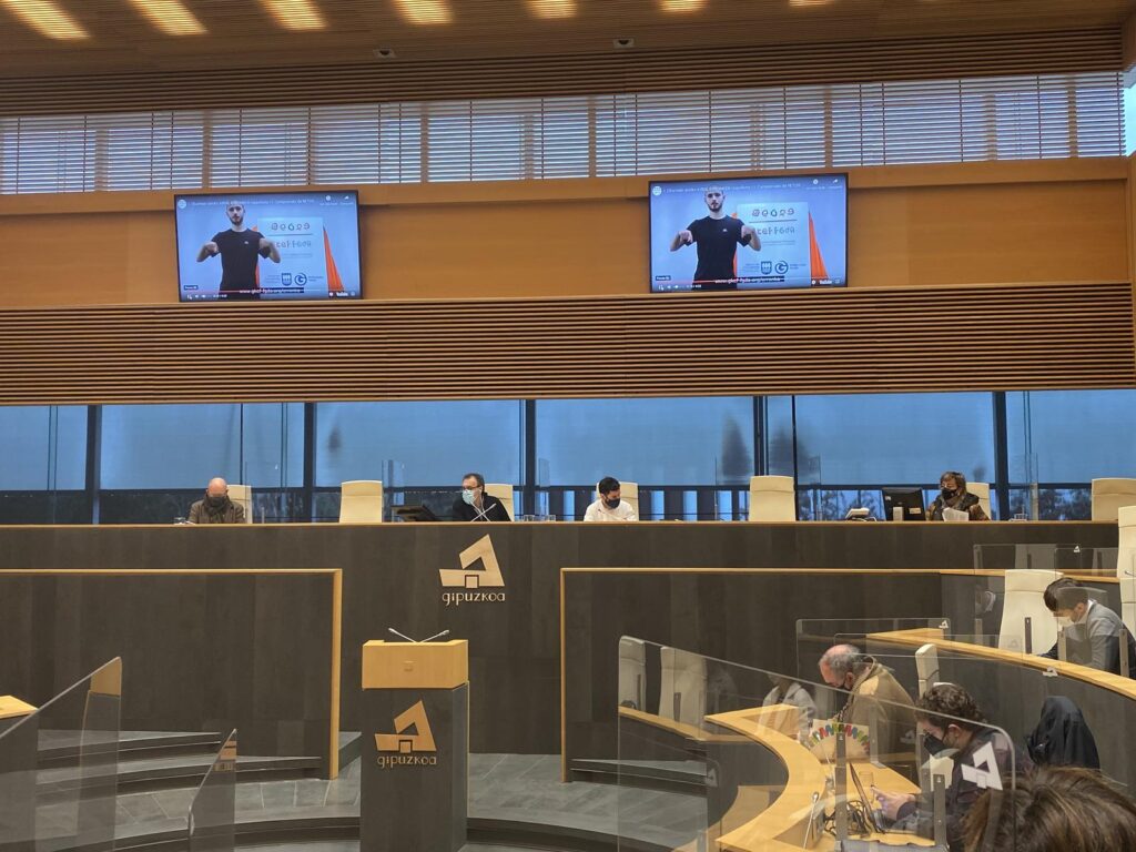 El diputado Harkaitz Millán pide la reanudación de Eskola Kirola 2 Harkaitz Millán