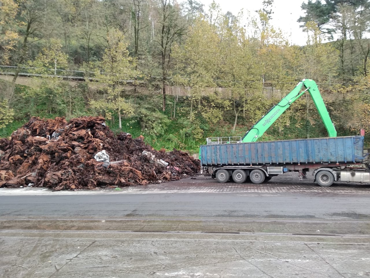 lezo2 Retiran la chatarra del incendio del Puerto de Pasaia dos años después