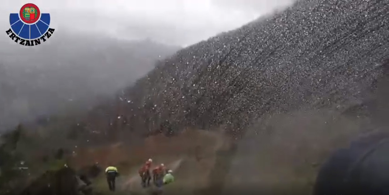 Hernani: Un ciclista accidentado en el monte es evacuado en helicóptero 1 Rescate en Hernani