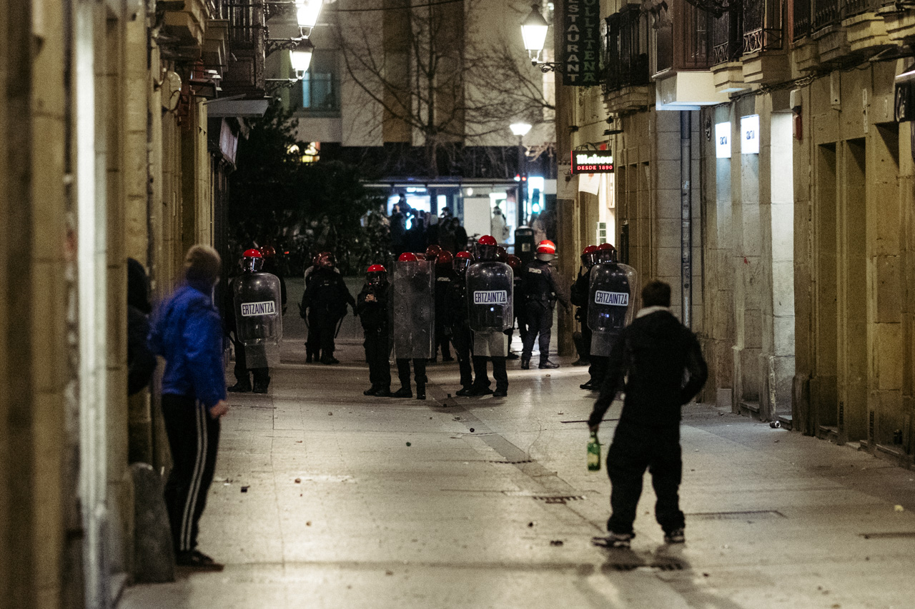Altercados la noche del 20 de enero en Donostia. Fotos: Santiago Farizano