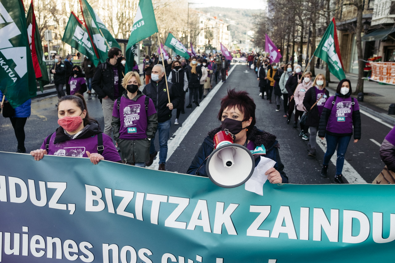 Manifestación en Donostia del sector de los cuidados. Fotos: Santiago Farizano