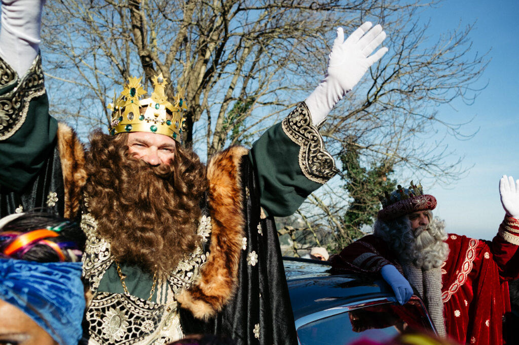 DSF8201 Los Reyes Magos recorrerán Donostia hoy en descapotable
