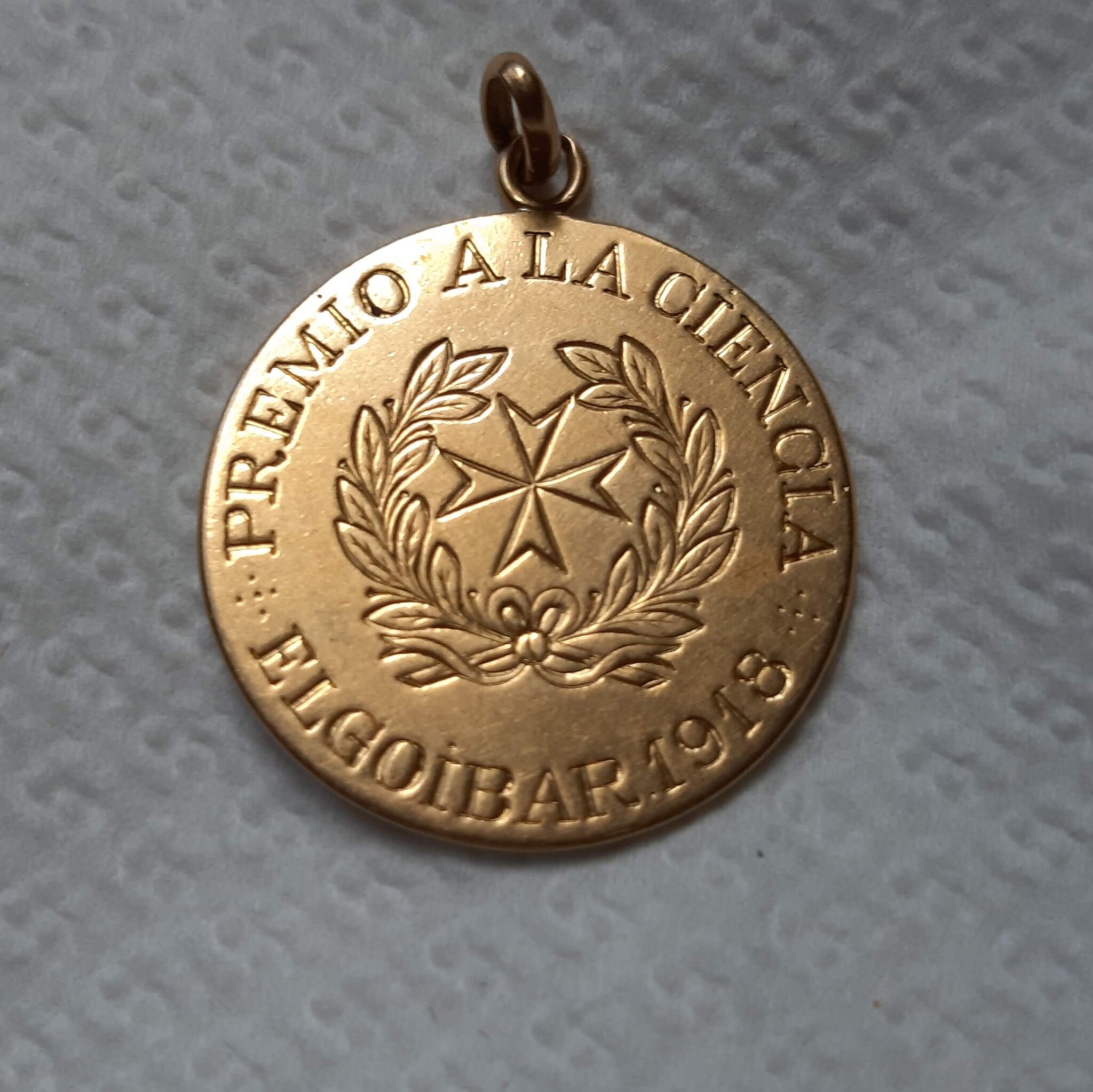 Medalla cara 1 scaled - El médico que se ganó el corazón de Elgoibar durante la gripe española