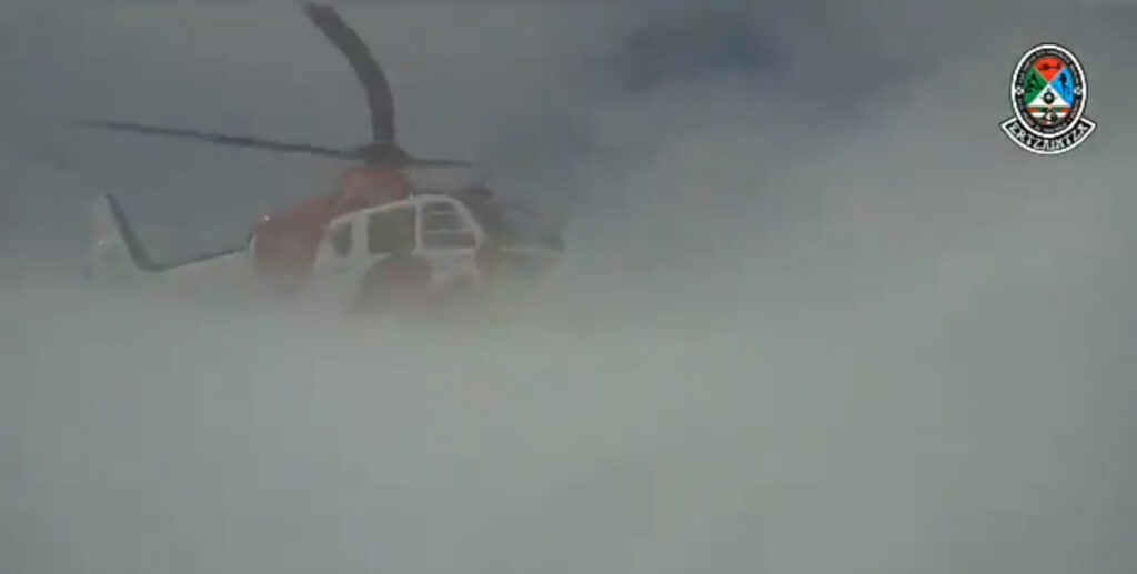 helicoptero Rescatan en helicóptero a un montañero accidentado en Amezketa