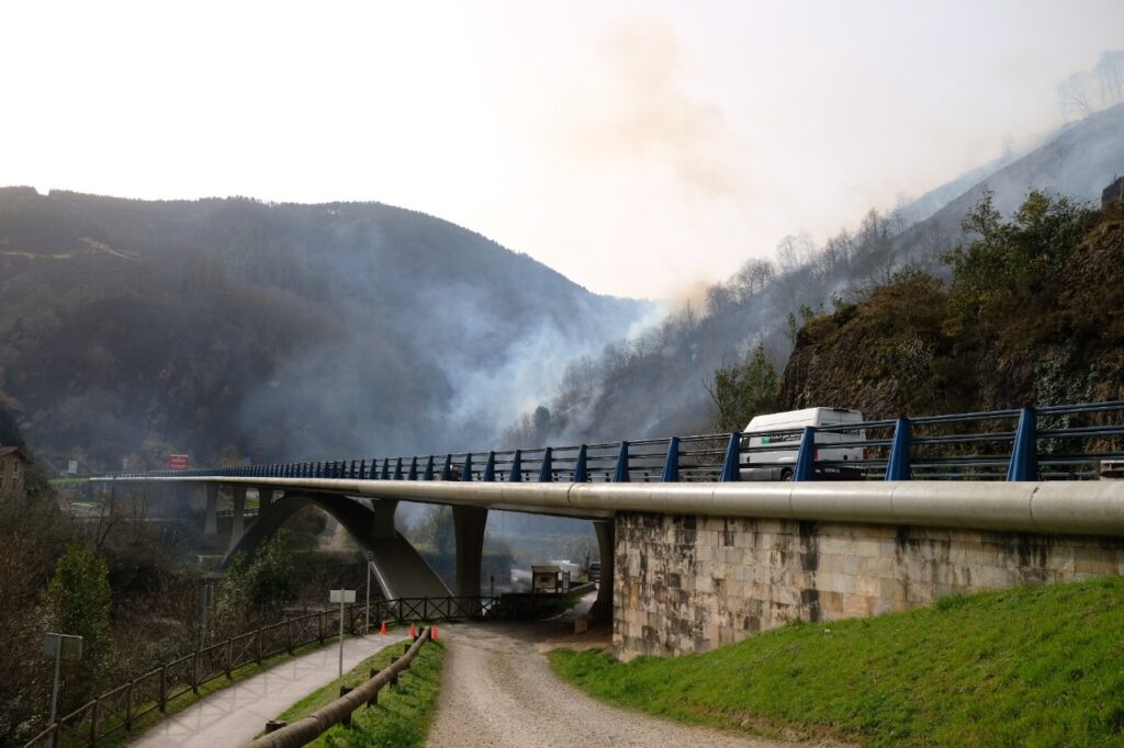 2021 0221 10455400 copy 1280x853 La Fiscalía investigará el incendio de Navarra que llegó a Gipuzkoa