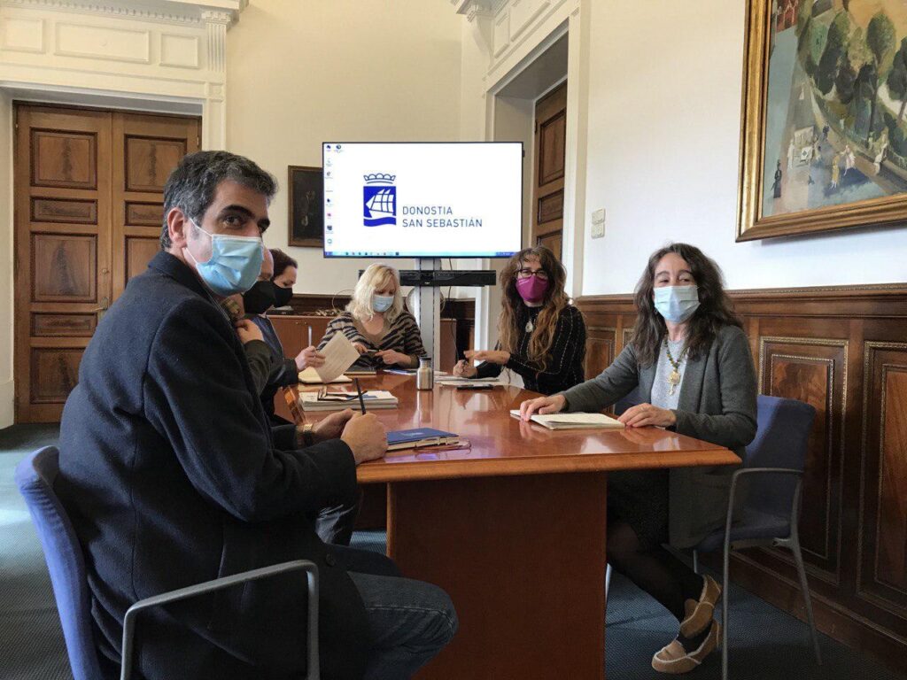 Aurrekontuen bilera Elkarrekin Donostia presentará una plataforma para negociar los presupuestos