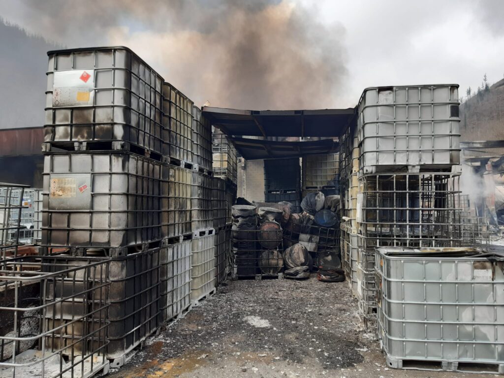 Azpeitia empresa Un incendio causa daños en una empresa de pinturas y barnices en Azpeitia