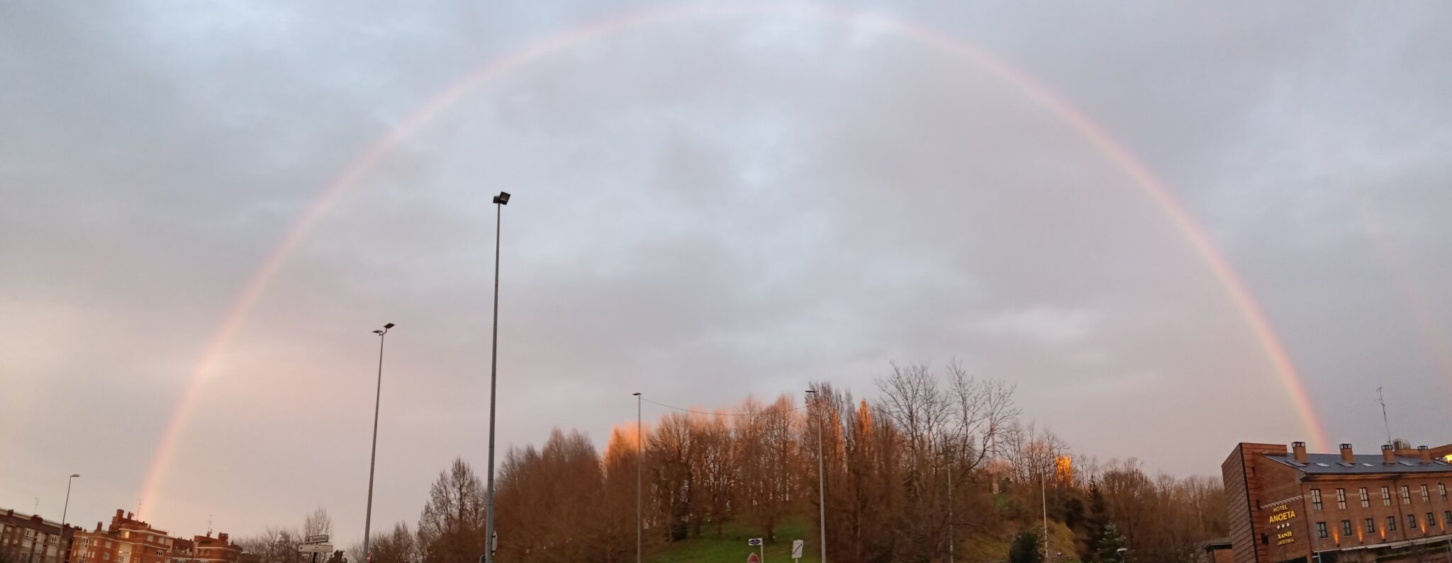 IMG 20210202 180634313 scaled Arcoiris después de una tarde gris en Donostia