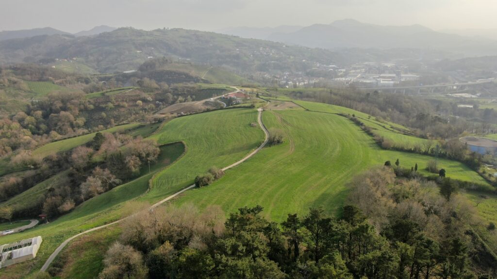 Antondegi foto aerea.jpg Nace una plataforma contra la ola artificial de Antondegi