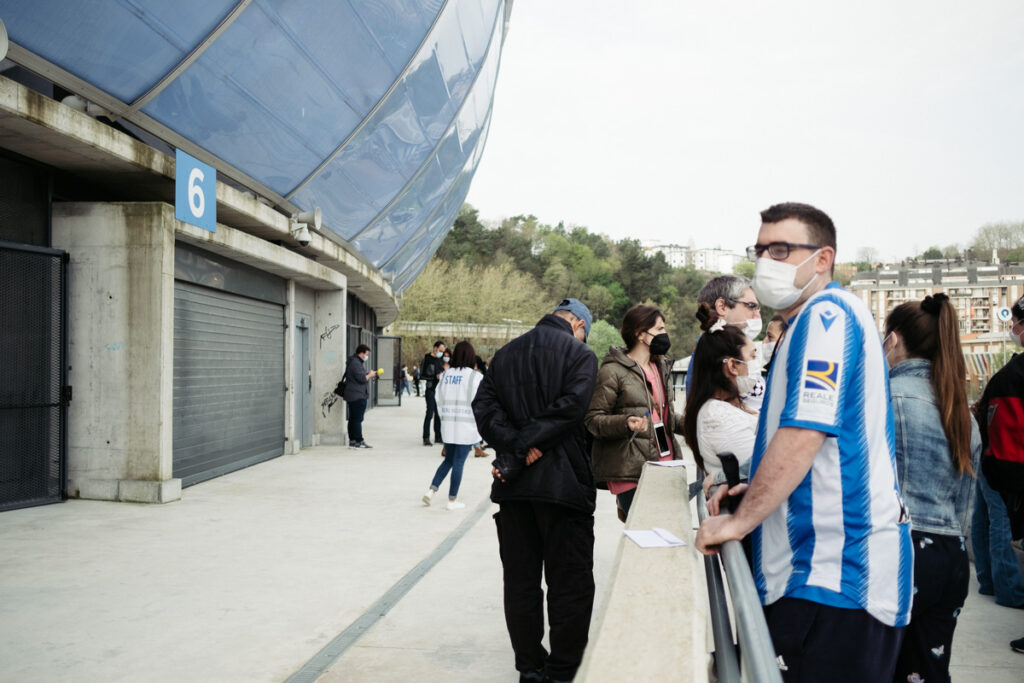 DSCF6878 9.500 personas empiezan a vacunarse en el Reale Arena contra la Covid-19
