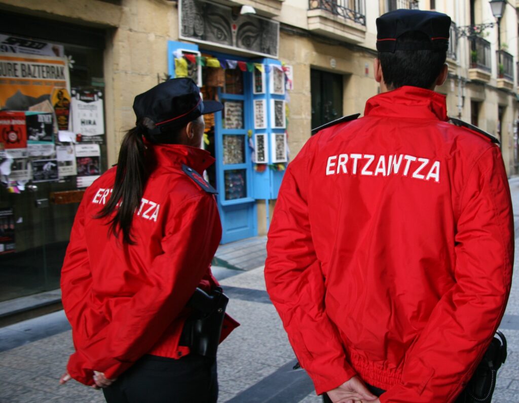 Ertzaintza coles Robos en colegios de Gipuzkoa ponen alerta a la Erzaintza