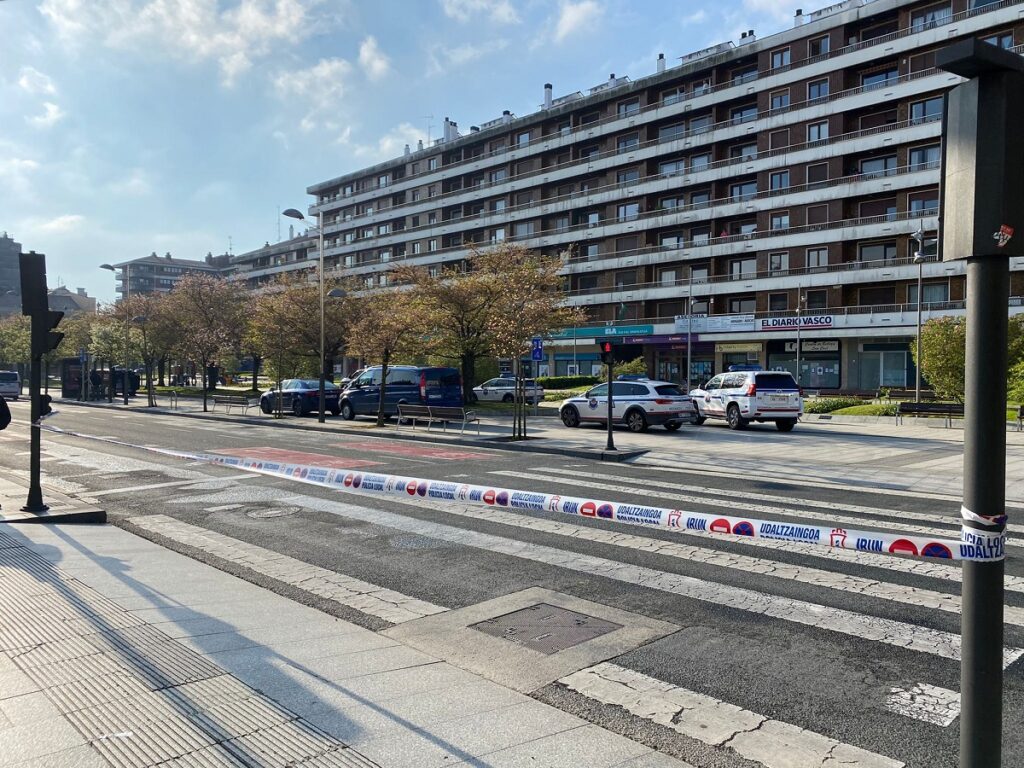 Irun butron La Ertzaintza investiga un atraco con butrón en un banco en Irun