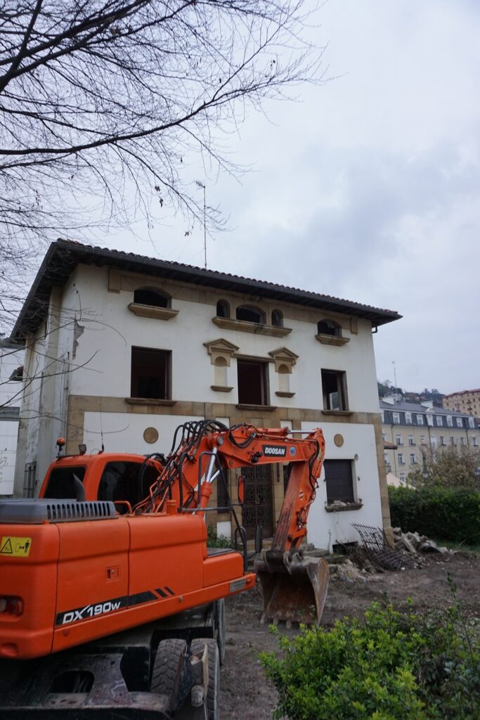 SUPERVIELLE 1 Cae Villa Supervielle y Áncora denuncia un "goteo de derribos" en Donostia