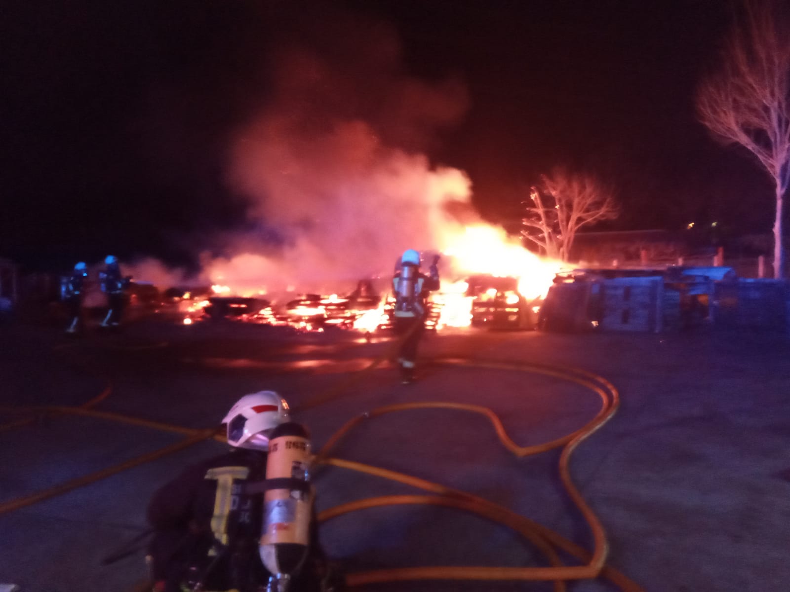 Zubieta incendio capinteria Incendio en una serrería en Usurbil