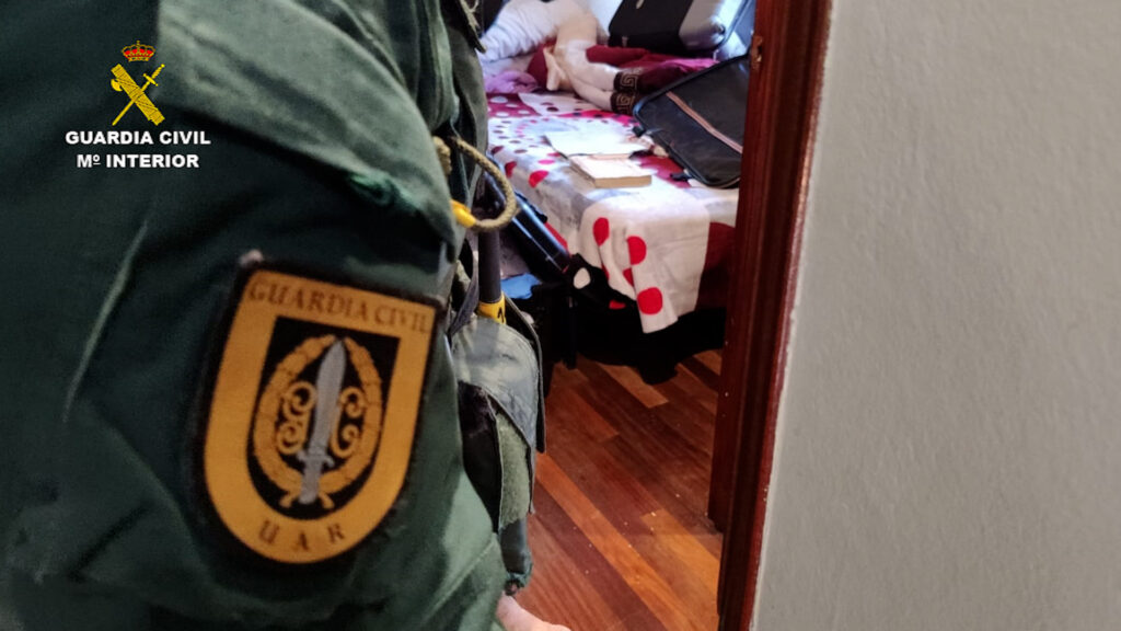 guardia civil Detenido en Pasaia un miembro de una red de radicalización yihadista