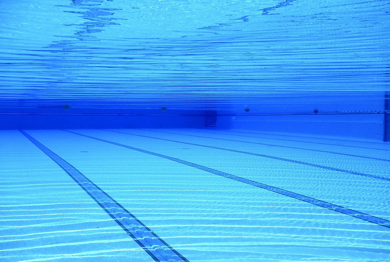 swimming pool 504780 1280 En marcha los trámites para adecuar las piscinas exteriores del polideportivo de Altza