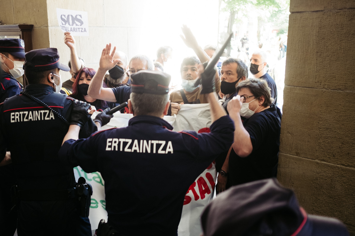 DSCF9065 SOS Ostalaritza pide la retirada de las restricciones e incluso dimisiones