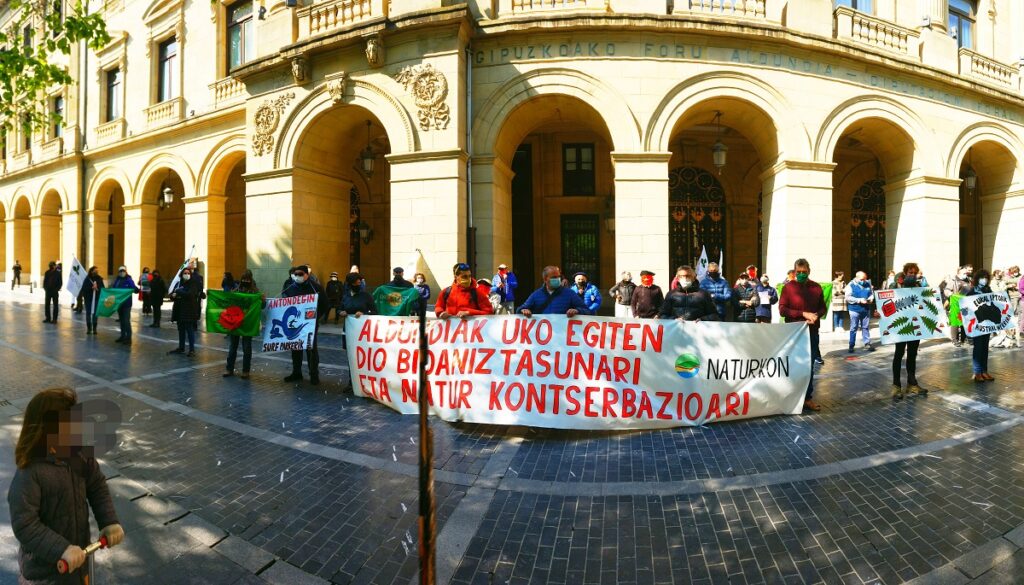 Naturkon concentracion Ecologistas gipuzkoanos piden un relevo al frente de la Dirección de Montes y Medio Natural