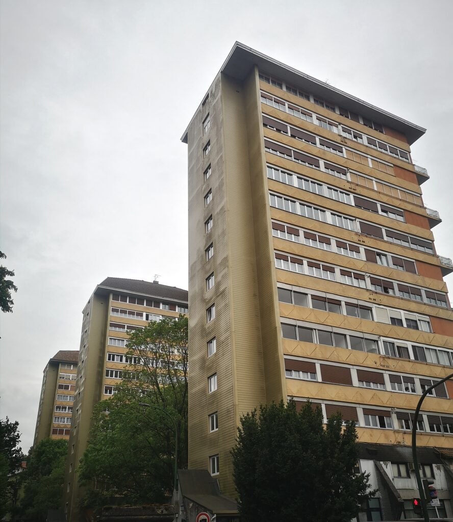 Sputnik tolosa torres Los Sputnik de Tolosa, la arquitectura que salió de una nave espacial