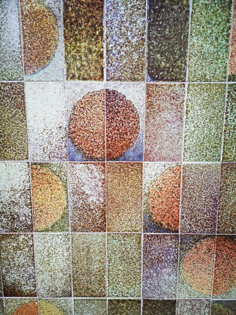 Sputnik tolosa torres azulejo Los Sputnik de Tolosa, la arquitectura que salió de una nave espacial