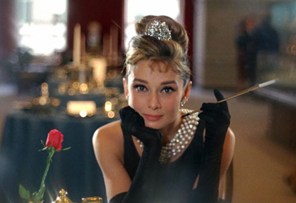 audrey desayuno con diamantes Audrey Hepburn, esa 'cara con ángel' que cumpliría 92 años y sigue encantando