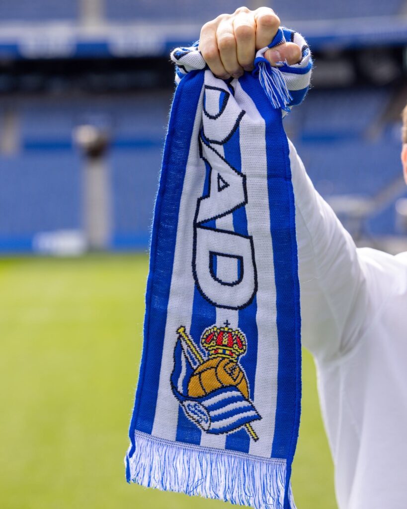 La Real Sociedad busca un "trío de Copas" este sábado 2 bufanda La Real Sociedad busca un "trío de Copas" este sábado
