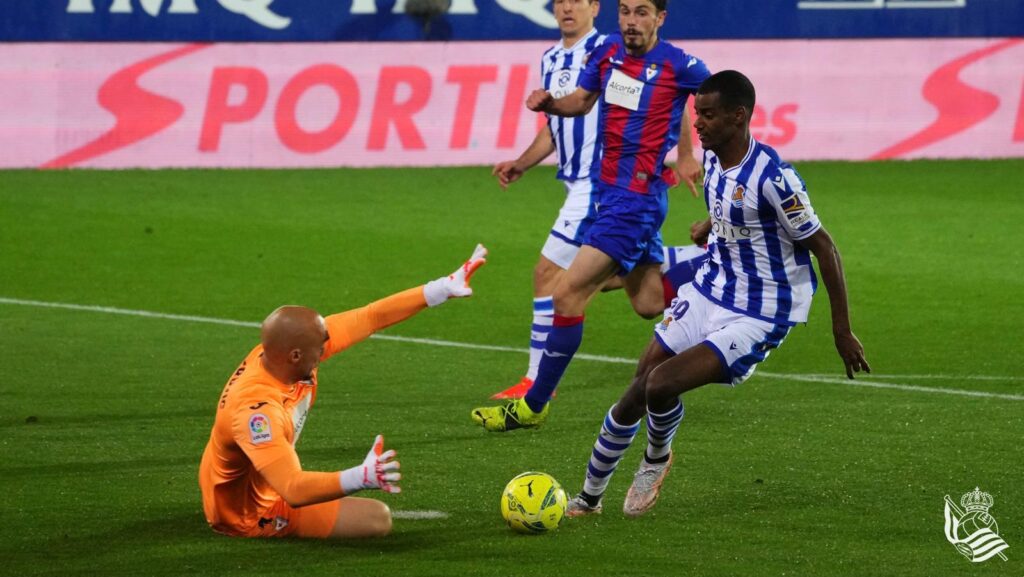 real eibar La Real Sociedad gana al Eibar (0-1) y da un paso importante