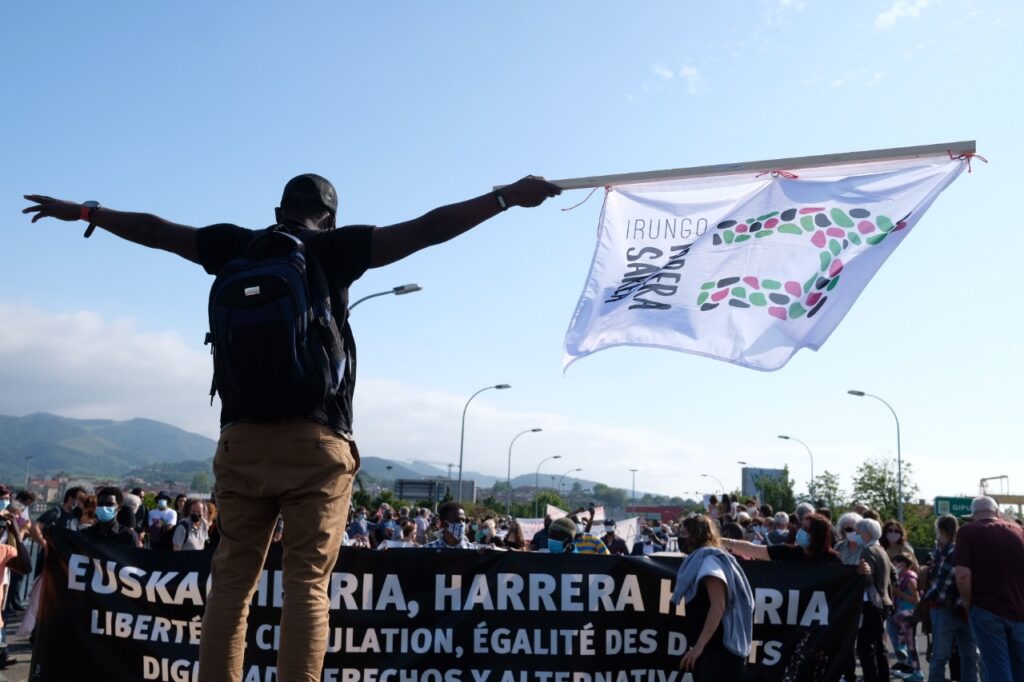 2021 0529 17202500 copy 1280x853 Irun-Hendaya: Multitudinaria manifestación por los derechos de los migrantes