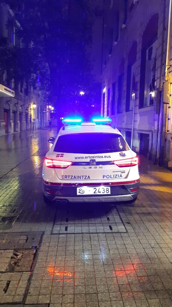 Ertzaintza robo Detenidos 'in fraganti' cuando cometían un robo violento en Donostia