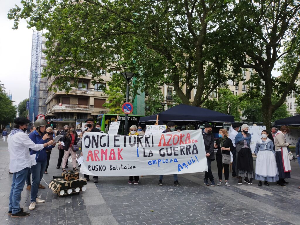 armamento Grupos antimilitaristas se manifiestan en Donostia