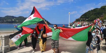 Imagen de archivo de una marcha en favor del pueblo saharaui en Donostia. Foto: Ongi Etorri Errefuxiatuak
