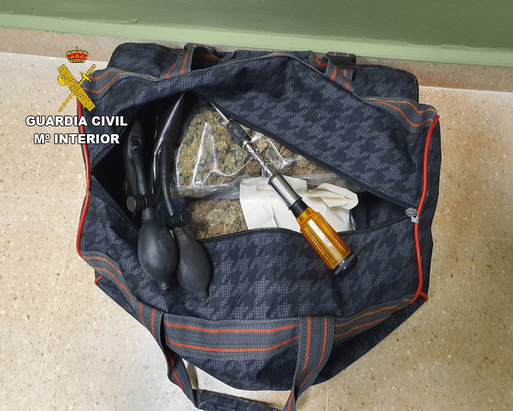 210618 detencion Irun Irun: Dos detenidos en un control en que se descubrió que llevaban droga