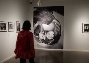 Visita a la exposición 'Imágenes secuenciadas. Fotógrafas argentinas 1930-1990'. Foto: Santiago Farizano