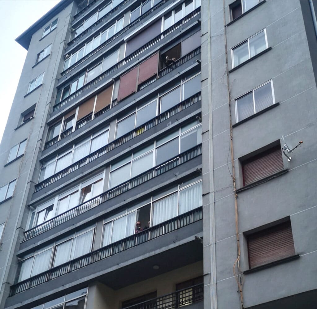 Pinar Irun cacerolada vecinos Rebelión en la calle Pinar de Irun