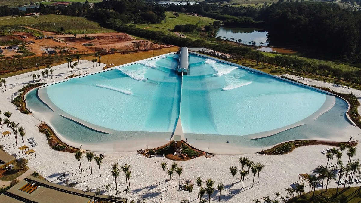 Wavegarden Praia da Gama Drone Wavegarden crea en Brasil la primera playa interior de surf tropical del mundo